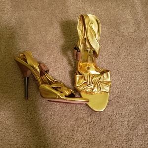 BCBG New leather heels. Never worn.
